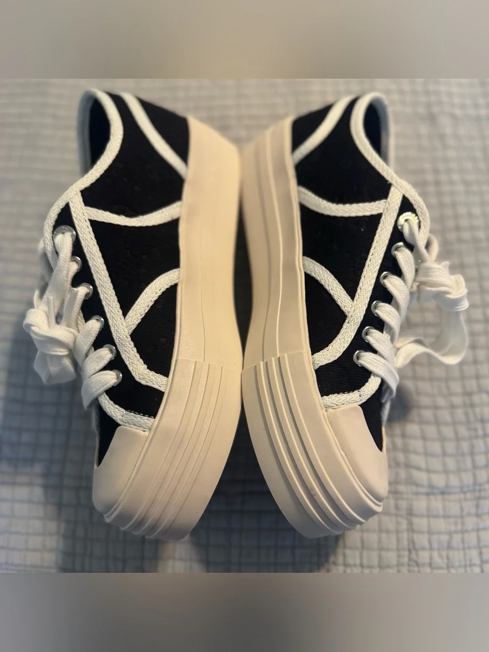 GUESS Women's Issah Branded Platform Lace-Up Sneakers NWOT